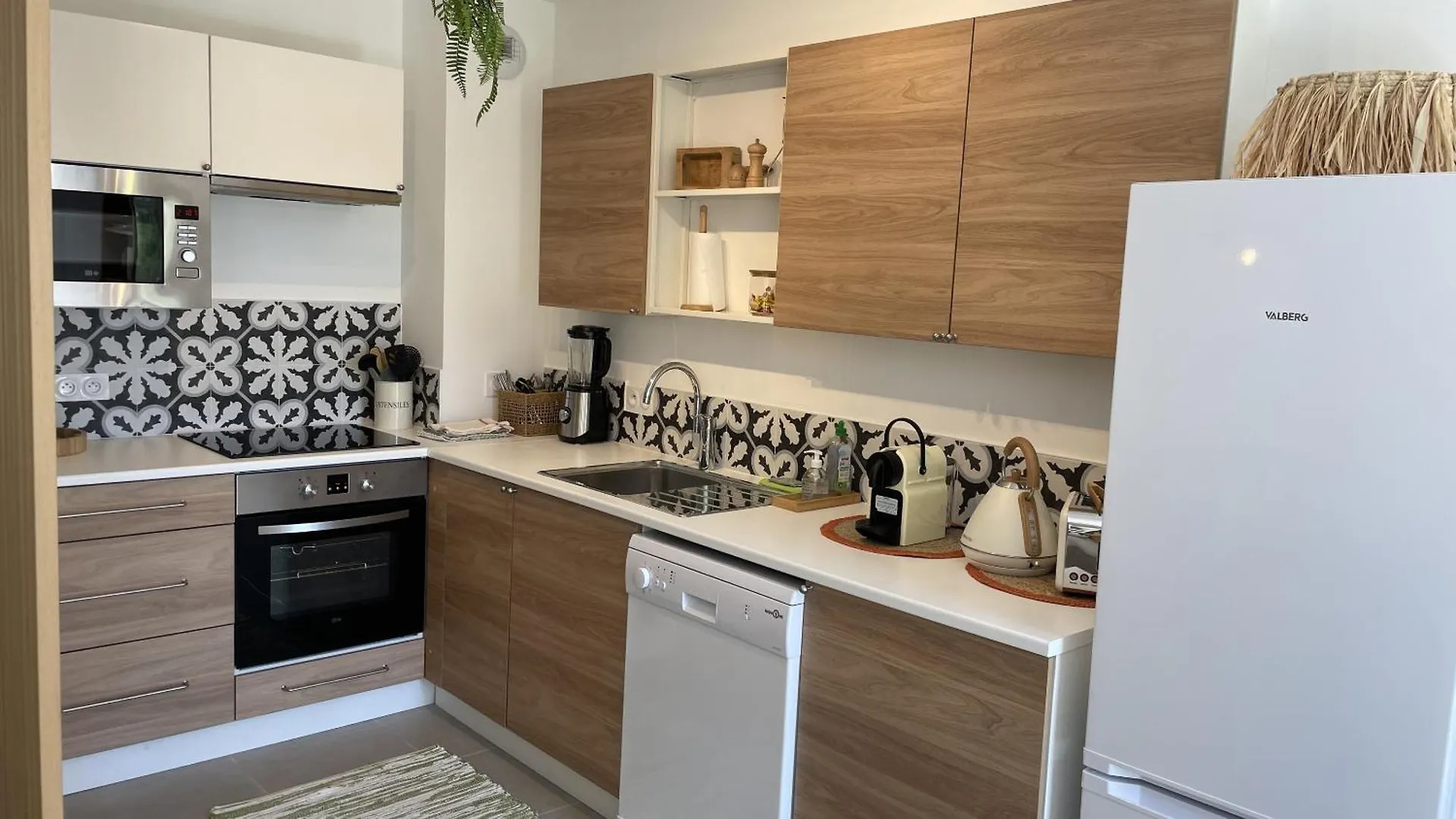 Le Clos Du Moulin 3, Home With Garden, 3 Bedroom (Adults Only) Entraigues-sur-la-Sorgue 0*,  France